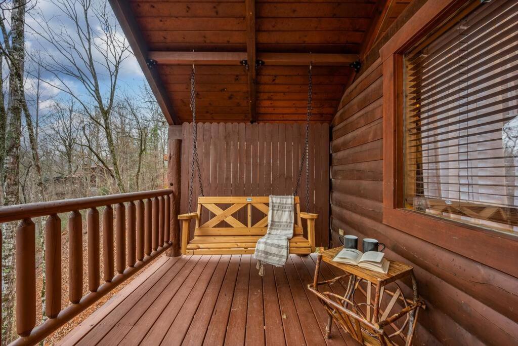 Log Cabin, Hot Tub, Fireplace, Pool Table & Views! Sevierville Eksteriør bilde
