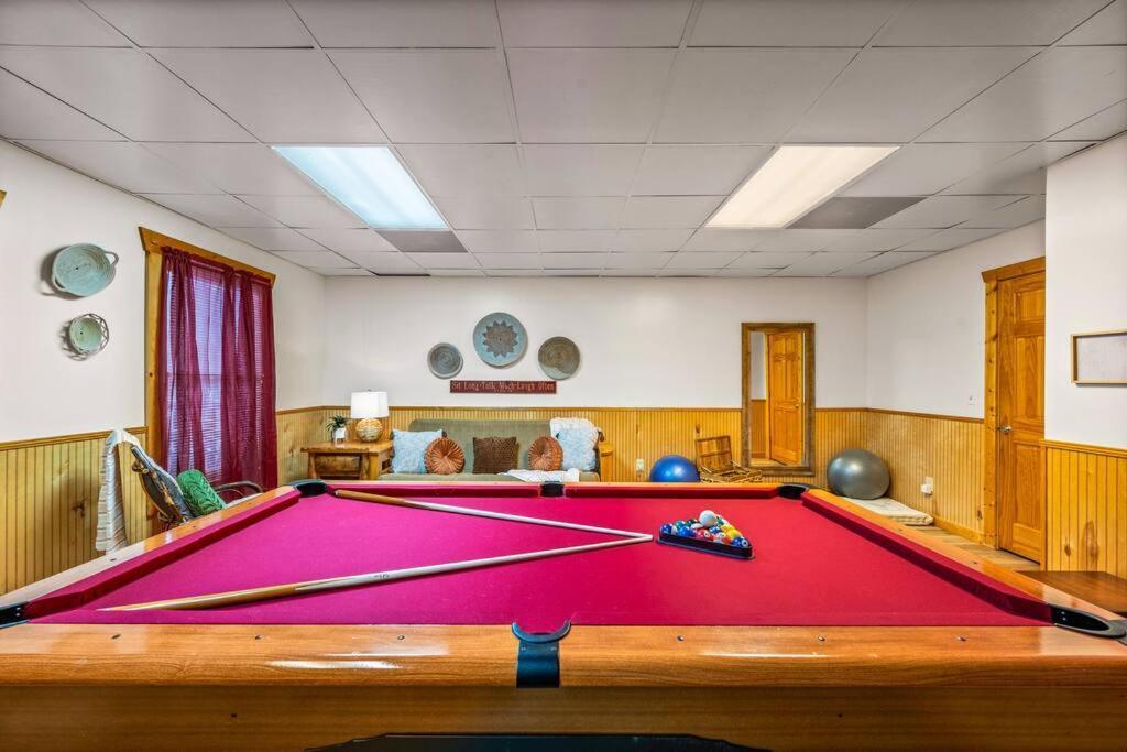 Log Cabin, Hot Tub, Fireplace, Pool Table & Views! Sevierville Eksteriør bilde