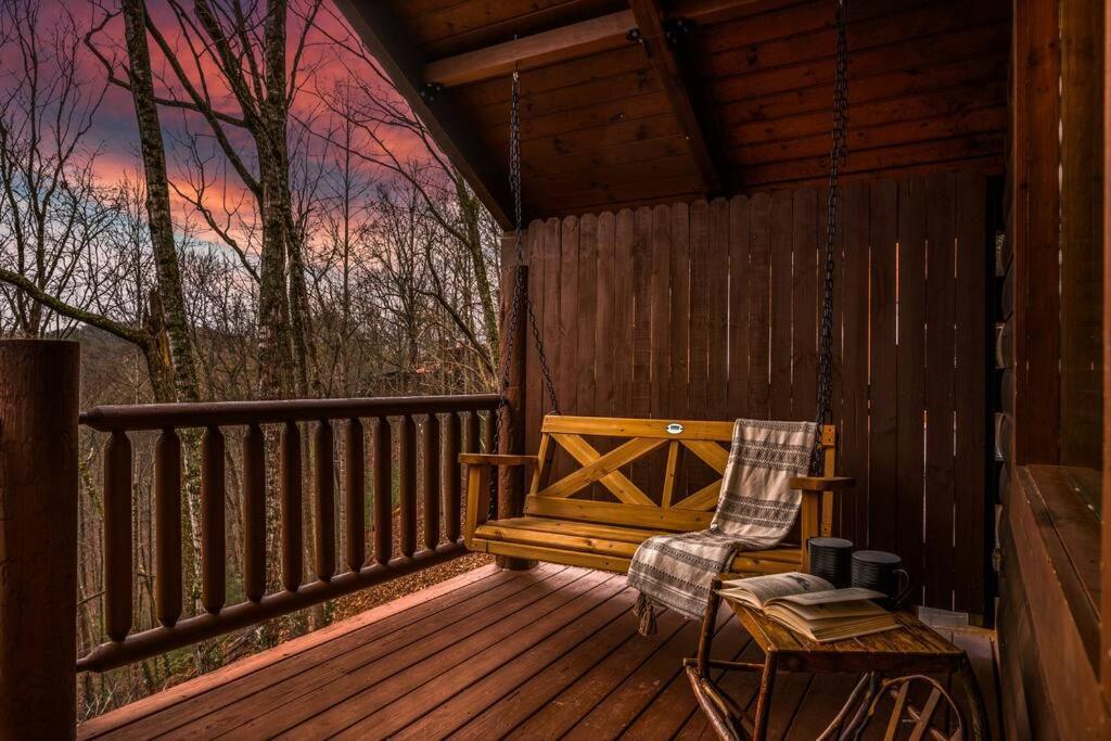 Log Cabin, Hot Tub, Fireplace, Pool Table & Views! Sevierville Eksteriør bilde