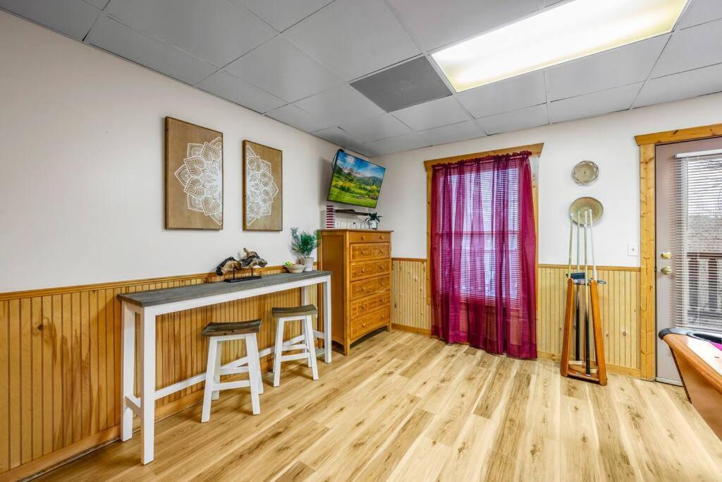 Log Cabin, Hot Tub, Fireplace, Pool Table & Views! Sevierville Eksteriør bilde