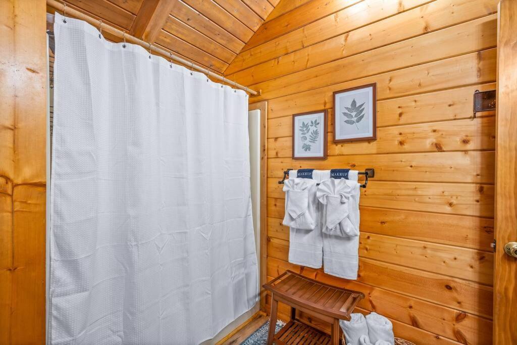 Log Cabin, Hot Tub, Fireplace, Pool Table & Views! Sevierville Eksteriør bilde
