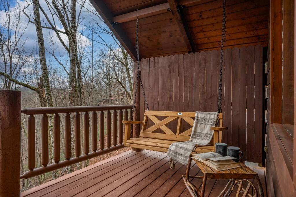 Log Cabin, Hot Tub, Fireplace, Pool Table & Views! Sevierville Eksteriør bilde