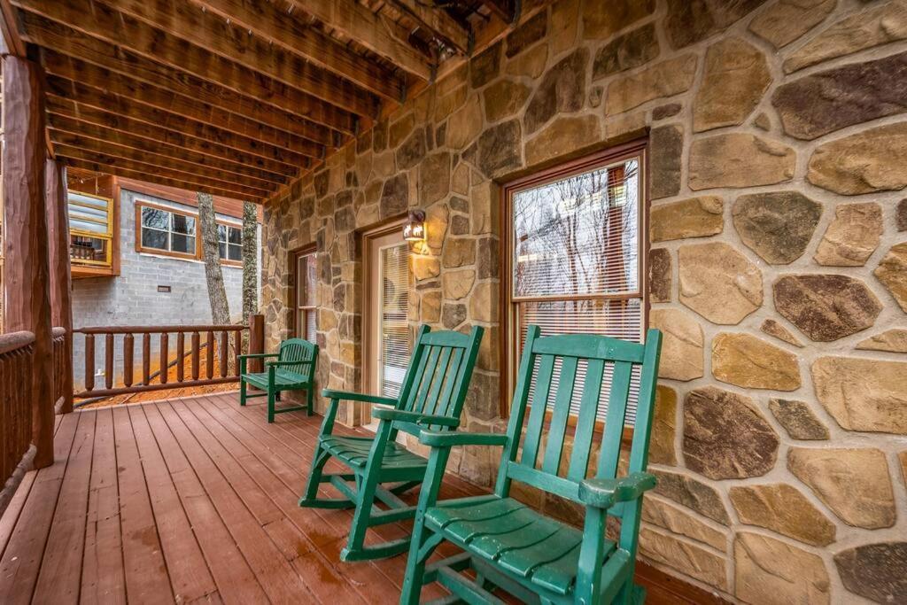 Log Cabin, Hot Tub, Fireplace, Pool Table & Views! Sevierville Eksteriør bilde