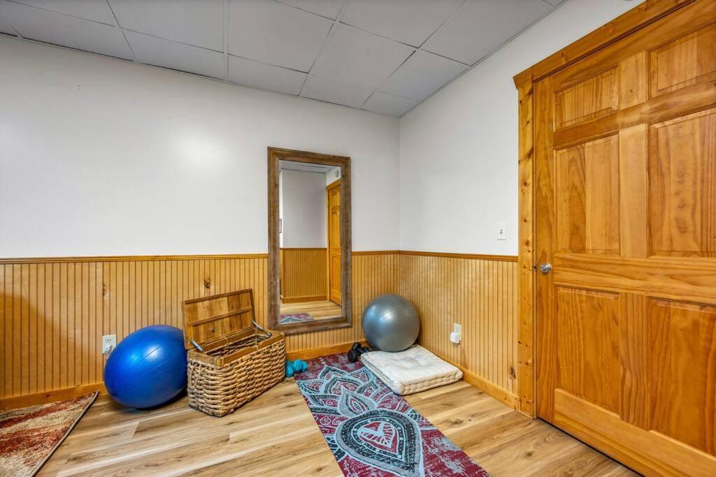 Log Cabin, Hot Tub, Fireplace, Pool Table & Views! Sevierville Eksteriør bilde
