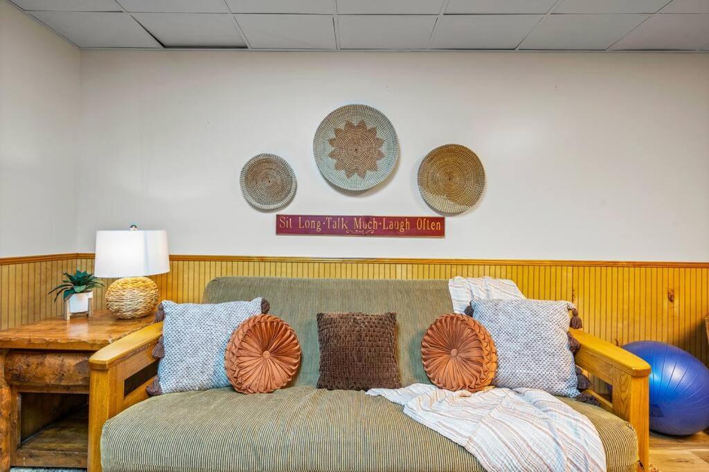 Log Cabin, Hot Tub, Fireplace, Pool Table & Views! Sevierville Eksteriør bilde