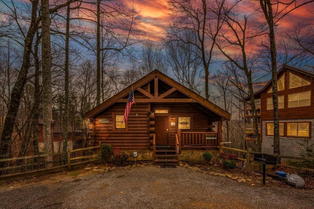 Log Cabin, Hot Tub, Fireplace, Pool Table & Views! Sevierville Eksteriør bilde