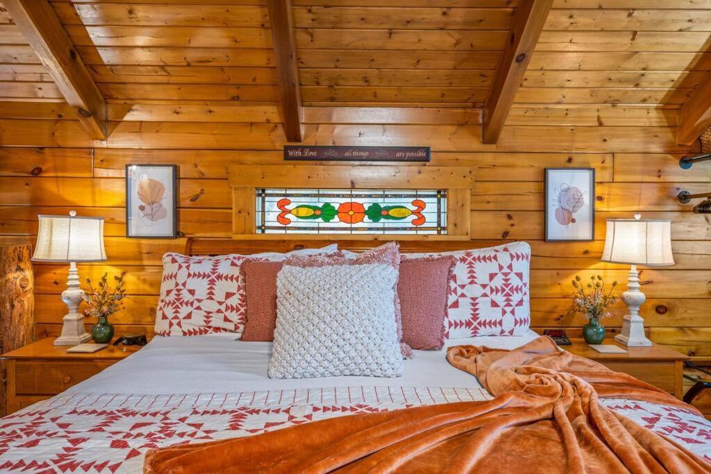Log Cabin, Hot Tub, Fireplace, Pool Table & Views! Sevierville Eksteriør bilde