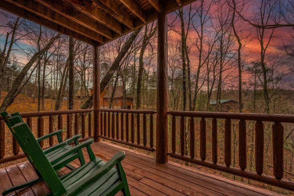 Log Cabin, Hot Tub, Fireplace, Pool Table & Views! Sevierville Eksteriør bilde