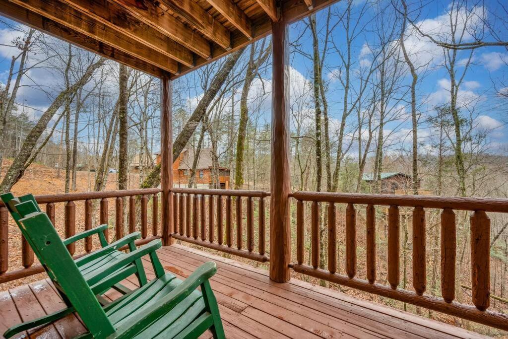 Log Cabin, Hot Tub, Fireplace, Pool Table & Views! Sevierville Eksteriør bilde