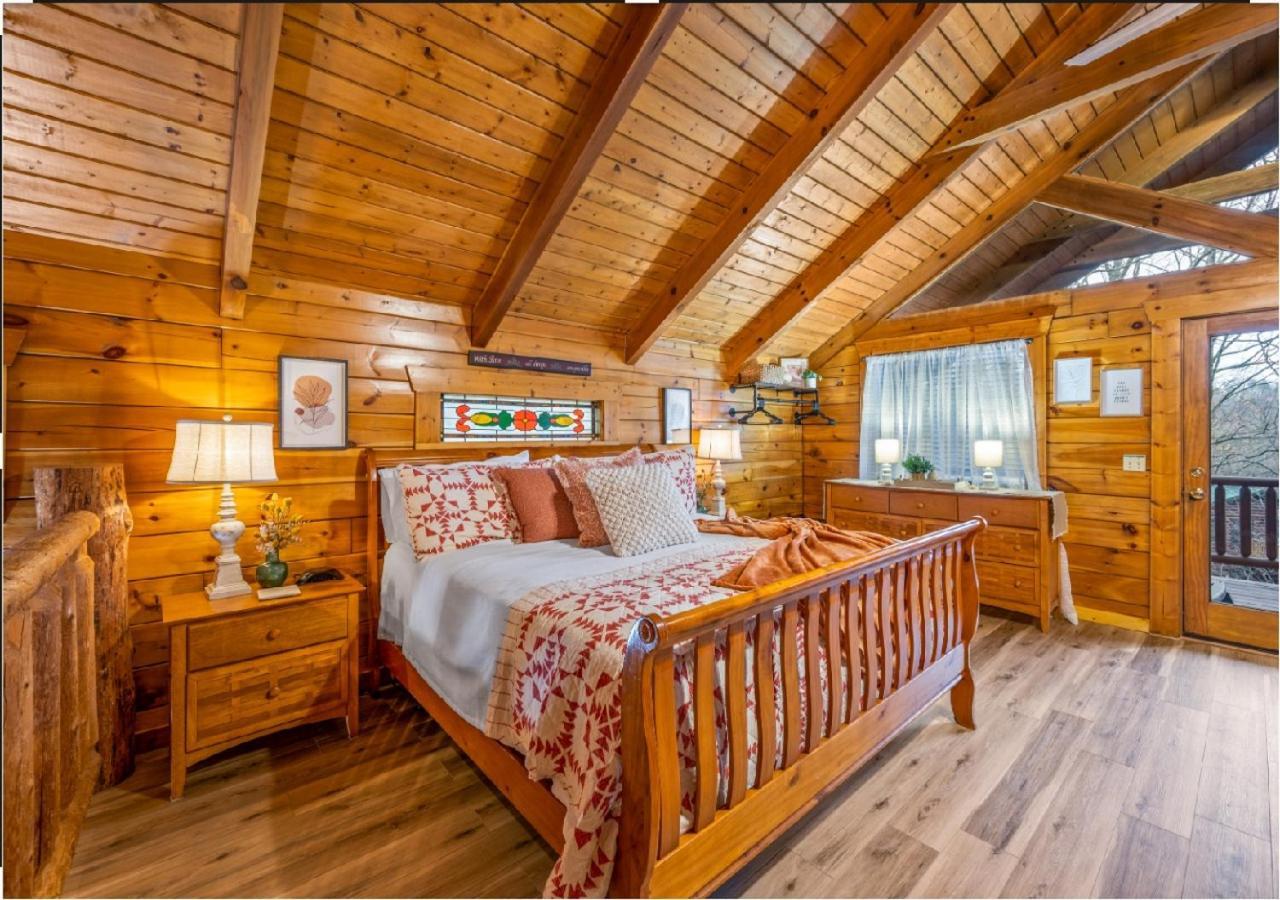 Log Cabin, Hot Tub, Fireplace, Pool Table & Views! Sevierville Eksteriør bilde